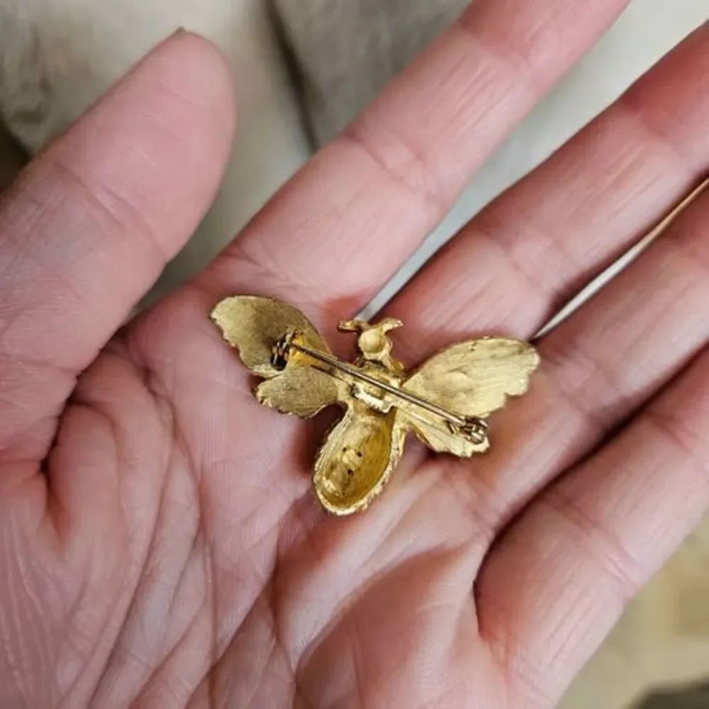 Vintage Gold Tone Rhinestone Bee Brooch